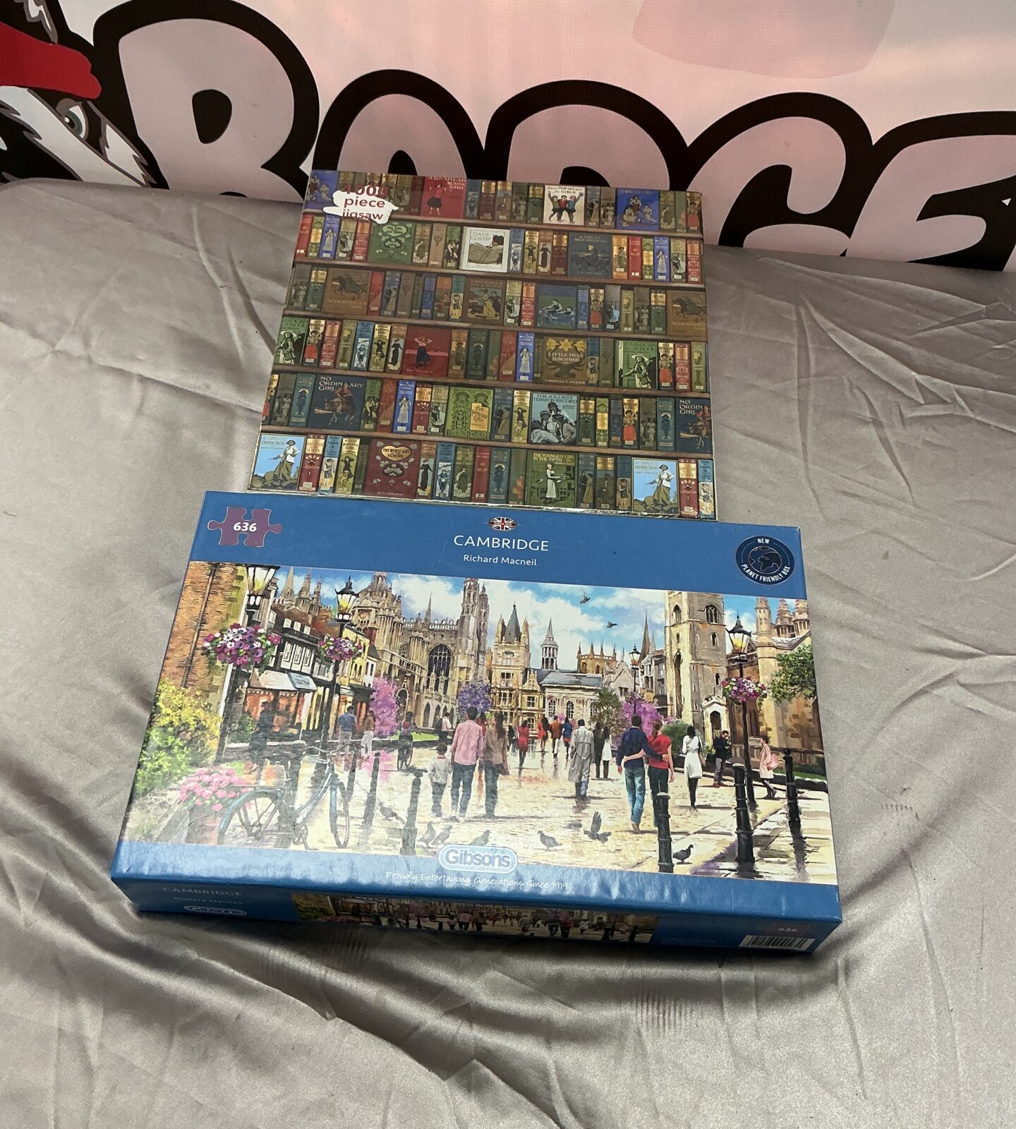 Detailed 1000-piece Gibsons jigsaw puzzle of Cambridge scene.
