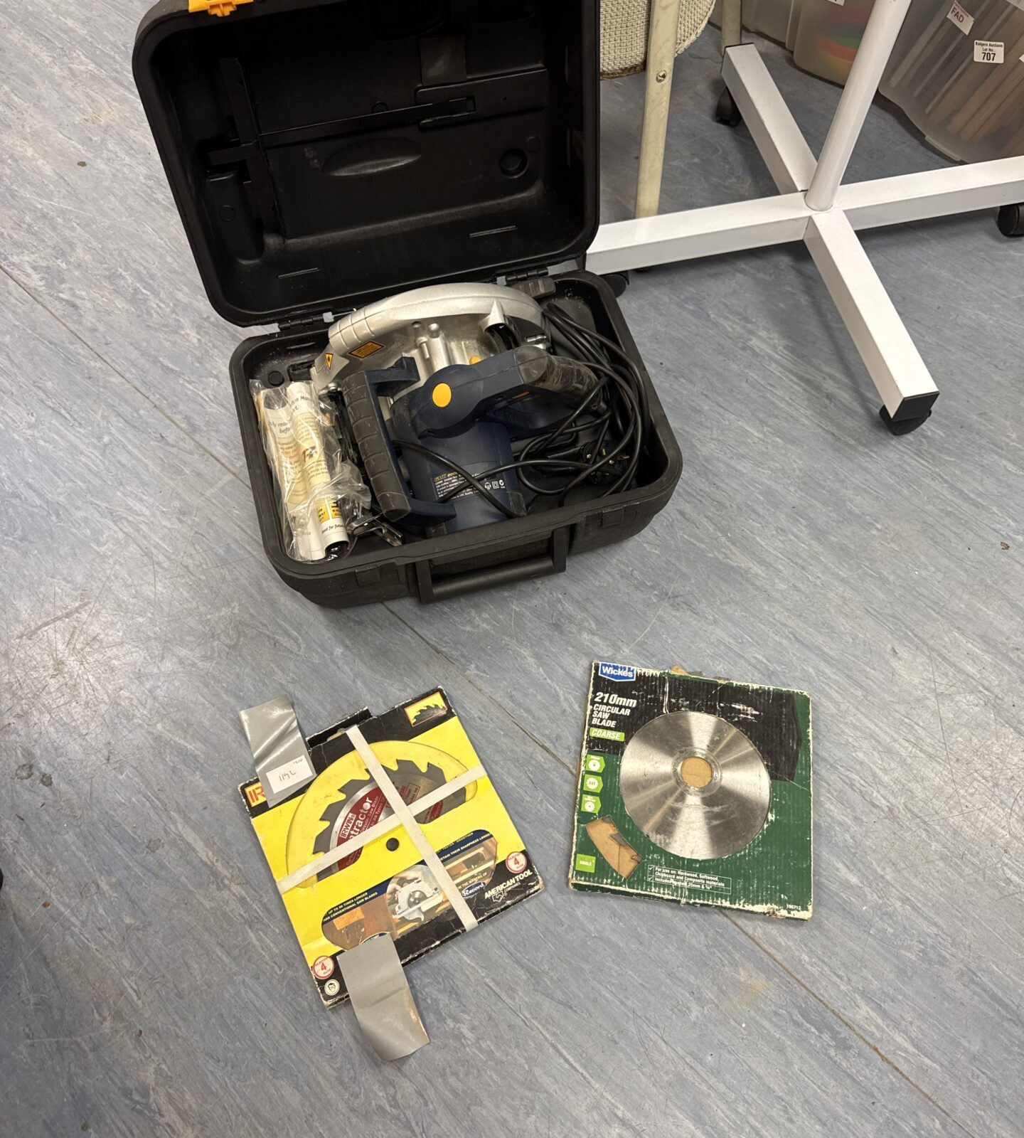 GMC LS2000 circular saw in a hard case with spare blades.