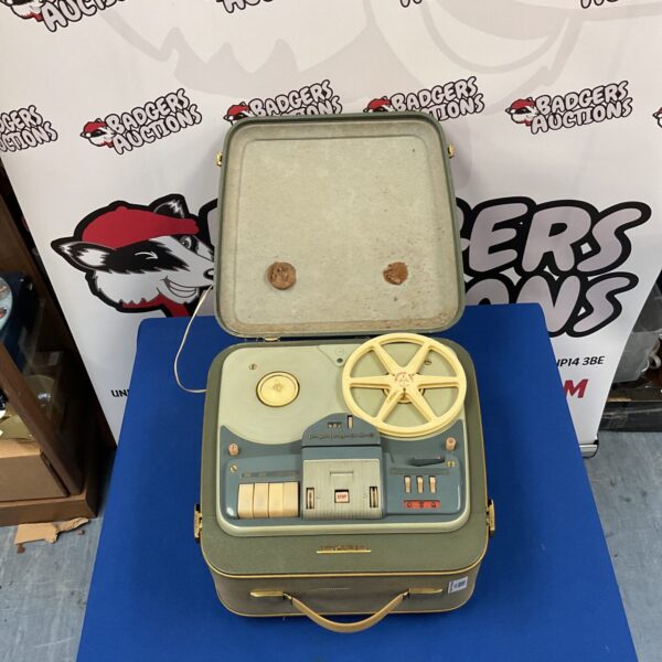 Vintage Grundig TK30 portable reel to reel tape recorder in good condition.