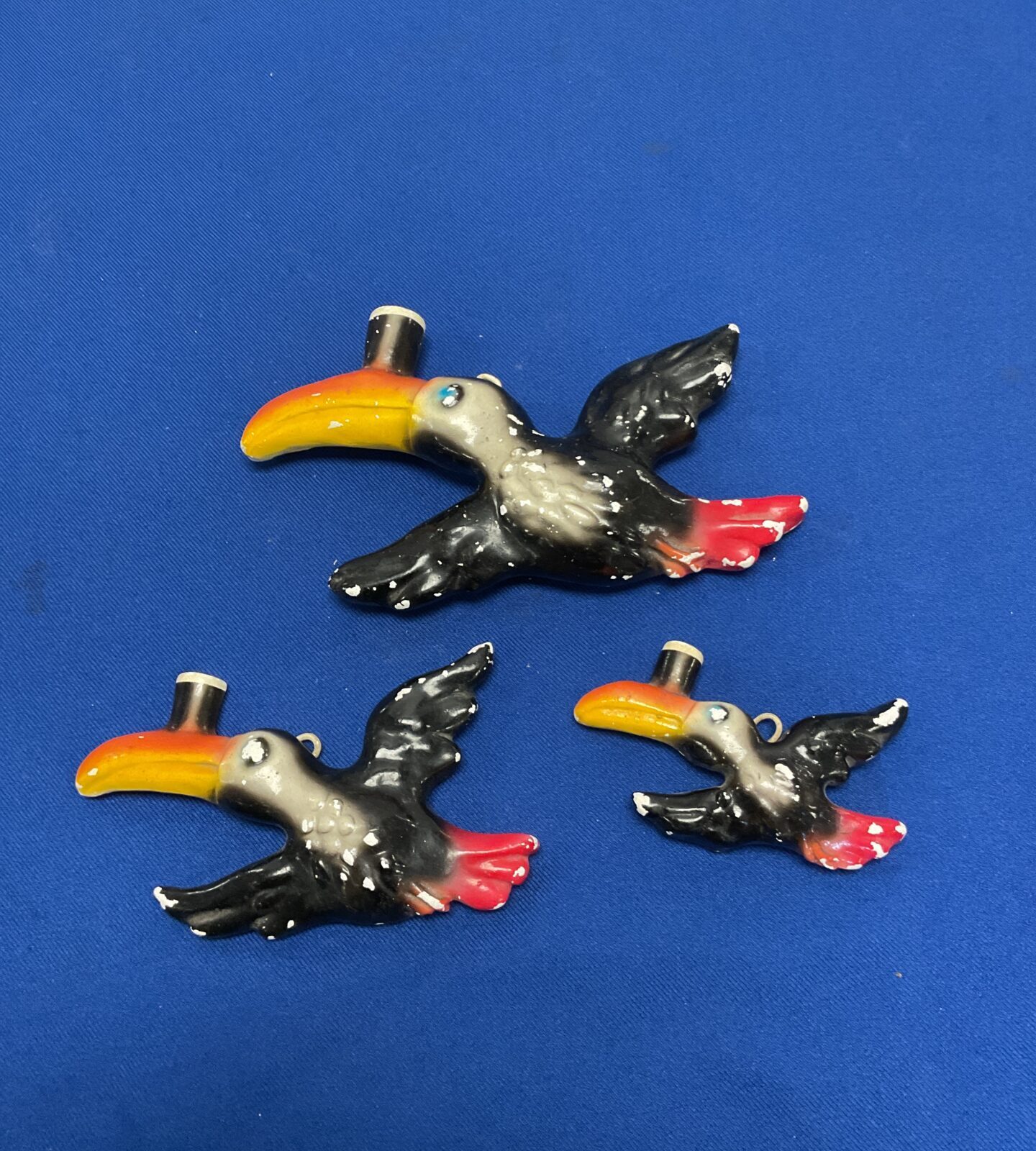 Vintage Guinness toucan wall plaque for collectors and pub decor.