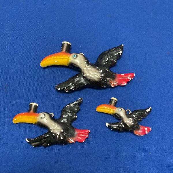 Vintage Guinness toucan wall plaque for collectors and pub decor.