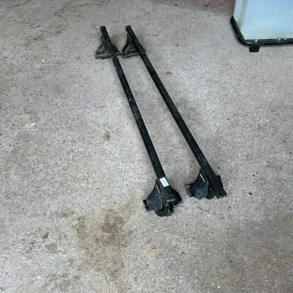 Halfords car roof bars for vehicle transport and storage.