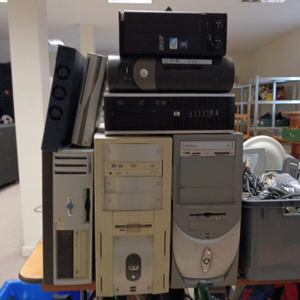 Lot of vintage HP and Acer desktop computer towers.