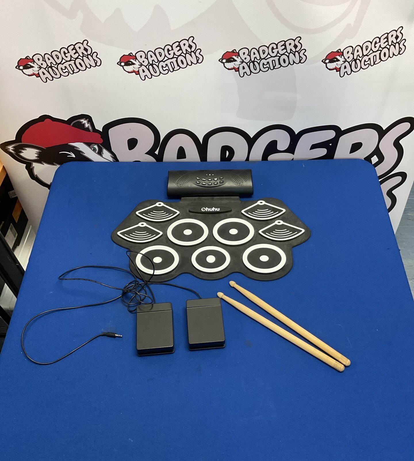 Huhu electric drum pad kit with sticks and pedals