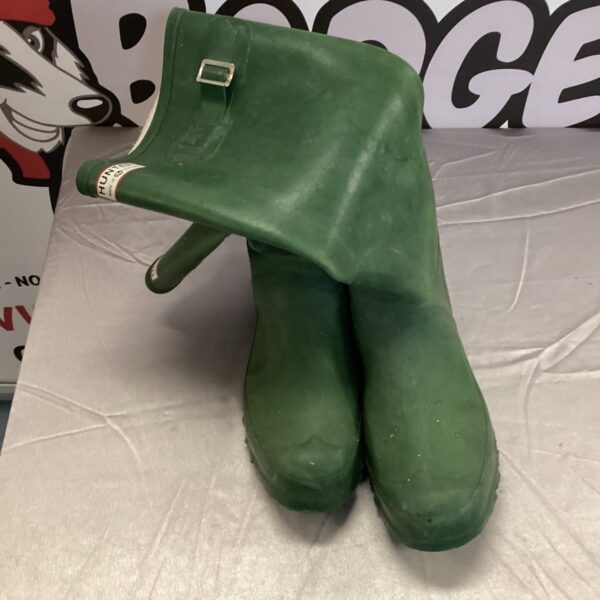 Green Hunter Wellington boots size 9, durable rubber wellies.