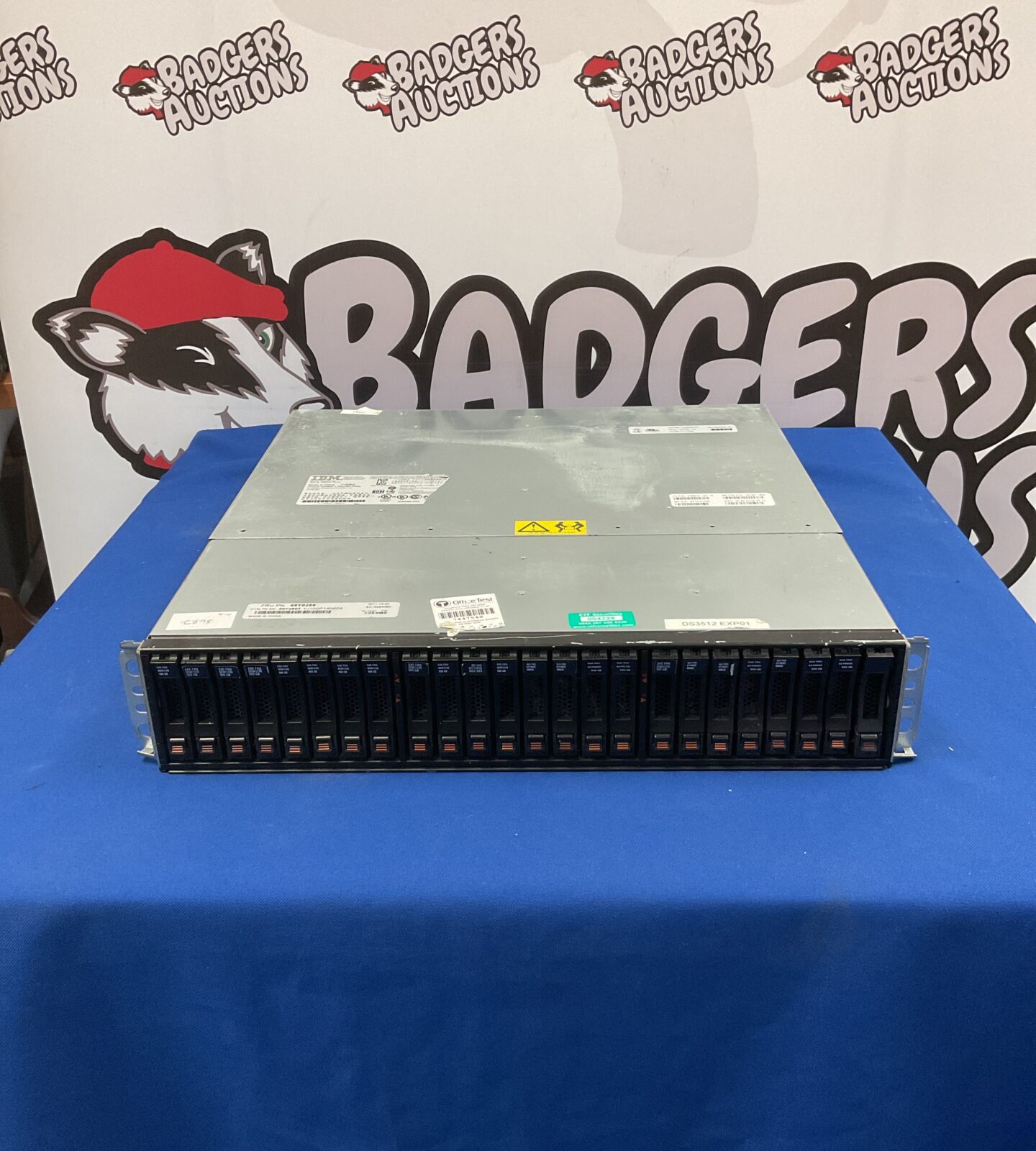 IBM DS3512 EXP01 server for data storage and enterprise solutions.