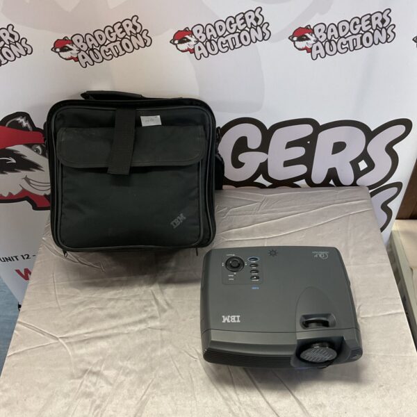 Vintage IBM E400 projector with carrying bag and cables.