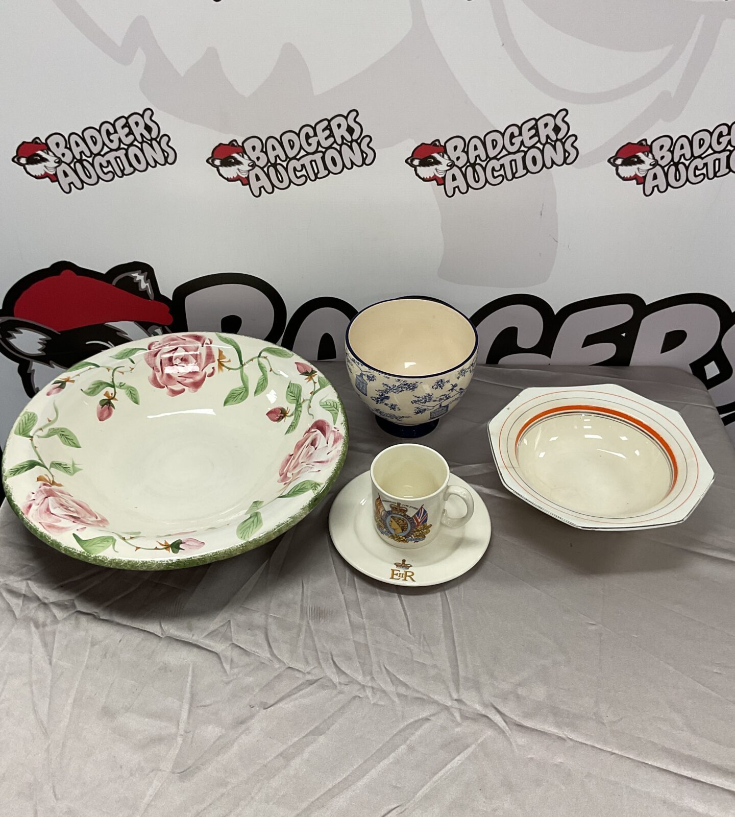 Selection of china & pottery including suzanne katrina country gardens bowl