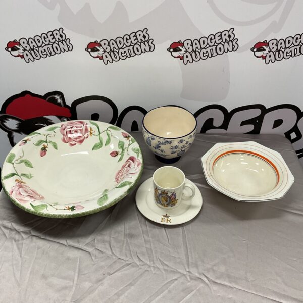Selection of china & pottery including suzanne katrina country gardens bowl