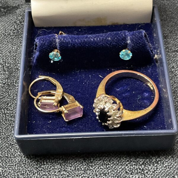 Pair 9ct gold stud earrings,pair 10k Mexican gold earrings and yellow metal ring