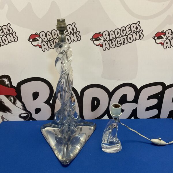 Vintage mid-century crystal table lamp with twisted design.