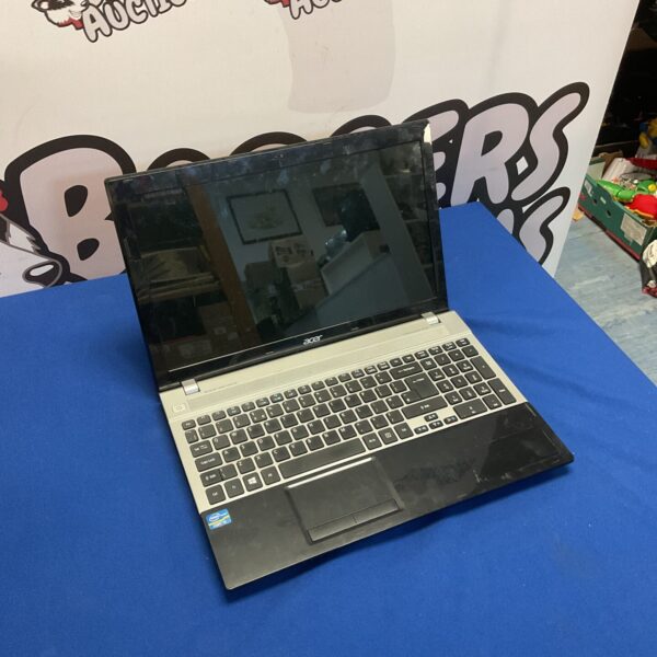 Acer Aspire laptop with Intel Core i5 processor, black casing.