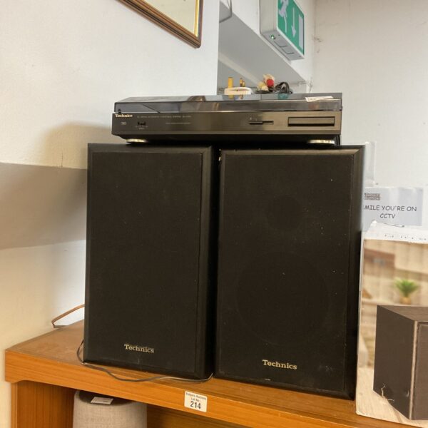 Technics sl-j110r dc servo automatic turntable & Pair of technics sb-f911 2 way speakers