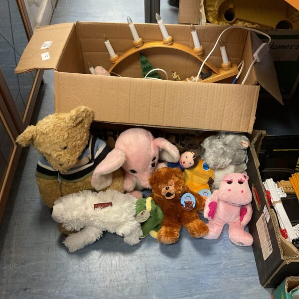 Mixed lot of vintage and modern soft toys with Christmas decorations.