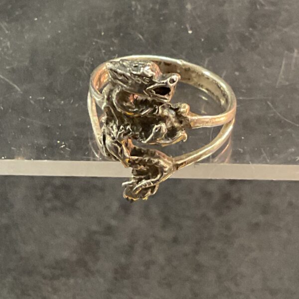 Detailed 925 silver dragon ring, size Q, 5.2g.
