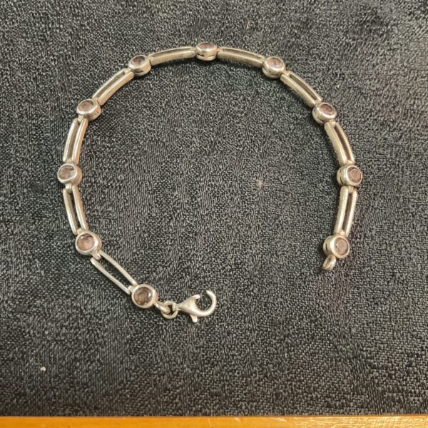 Elegant 925 silver bracelet with smokey quartz crystals.