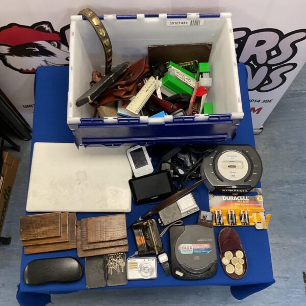 Mixed lot of vintage collectibles including a Sony camera and Roberts radio.