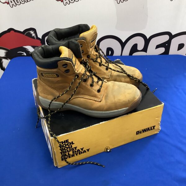Pair of used Dewalt safety boots size 9