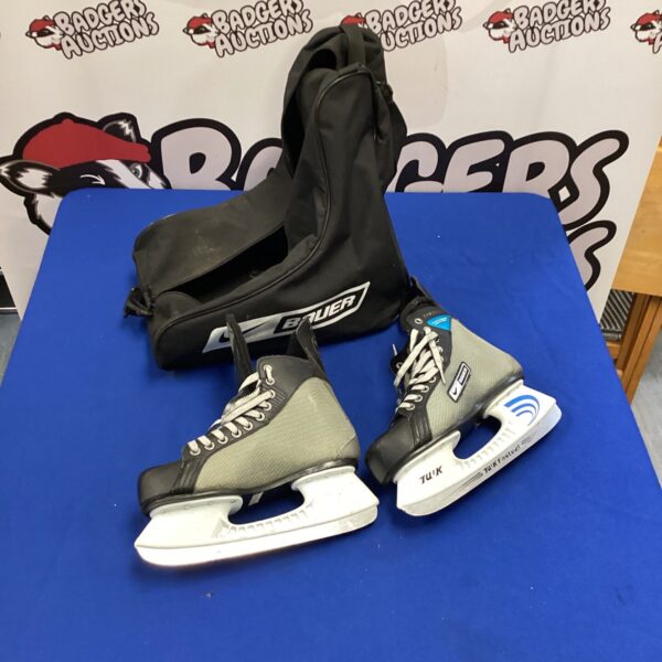 Size 6 Bauer Nike ice skates for recreational skating.