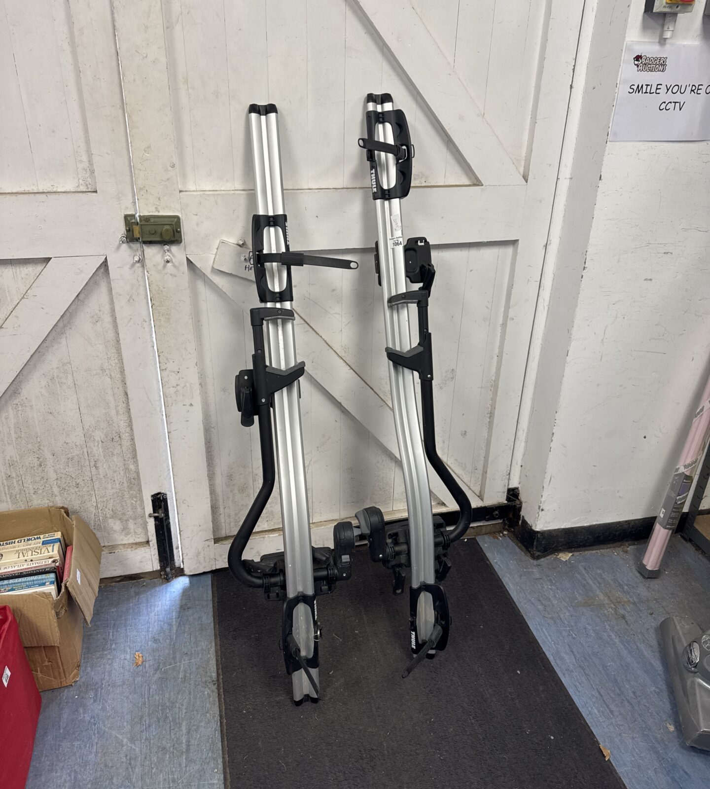 Badger Cycling Rack Two Thule roof cycle racks with keys – Badgers Auctions