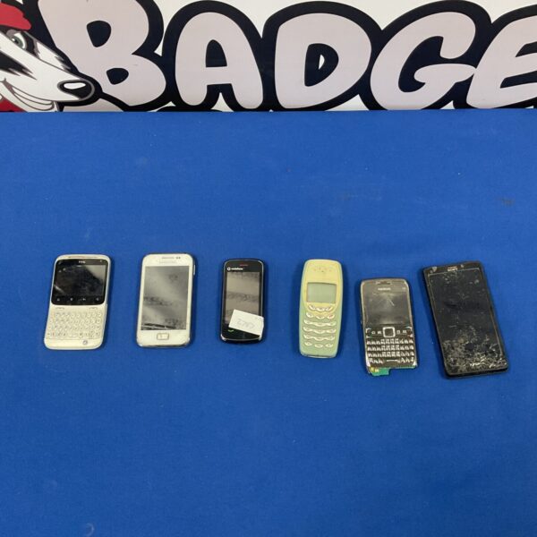 Vintage mobile phone lot including Samsung, Nokia and HTC handsets.