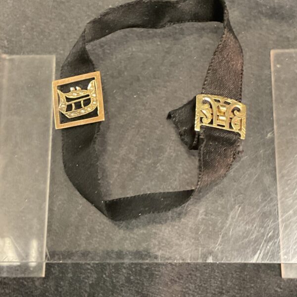 Vintage 9ct gold ribbon bracelet, delicate ladies jewellery.