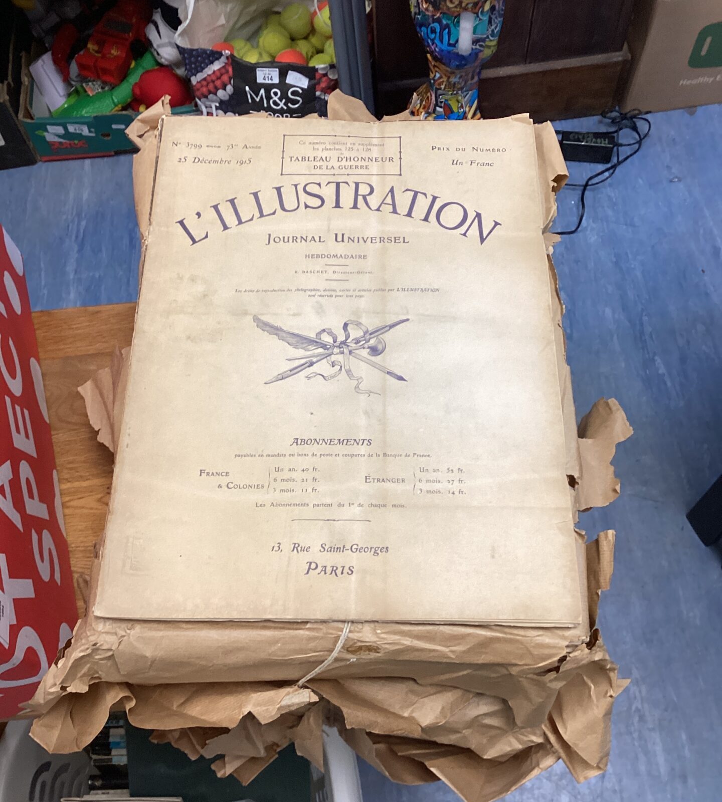 Two bundles of antique L’illustration journals from 1915 & 1016