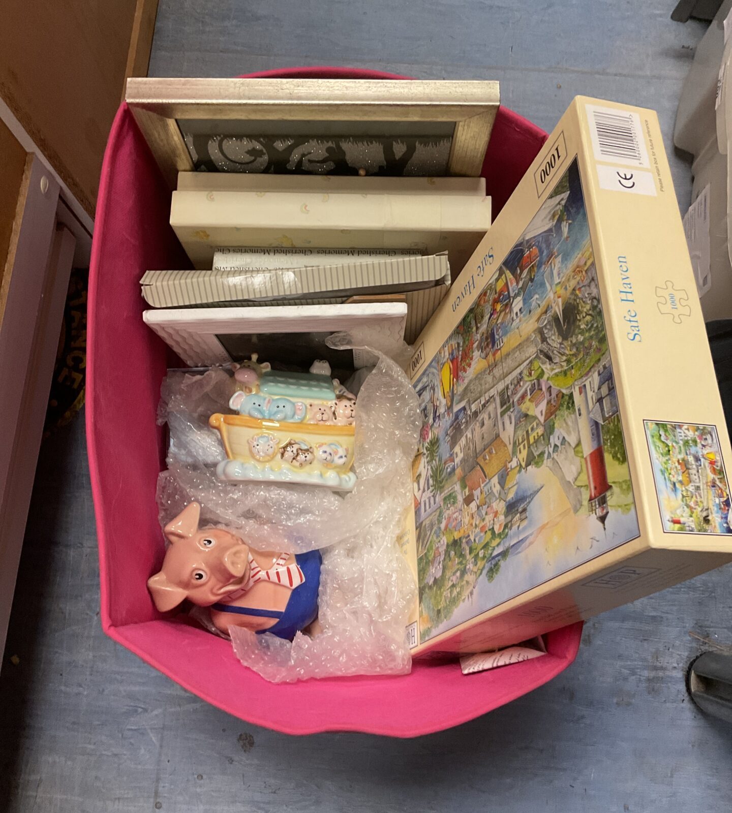 Box of mixed including puzzles & natwest piggy bank