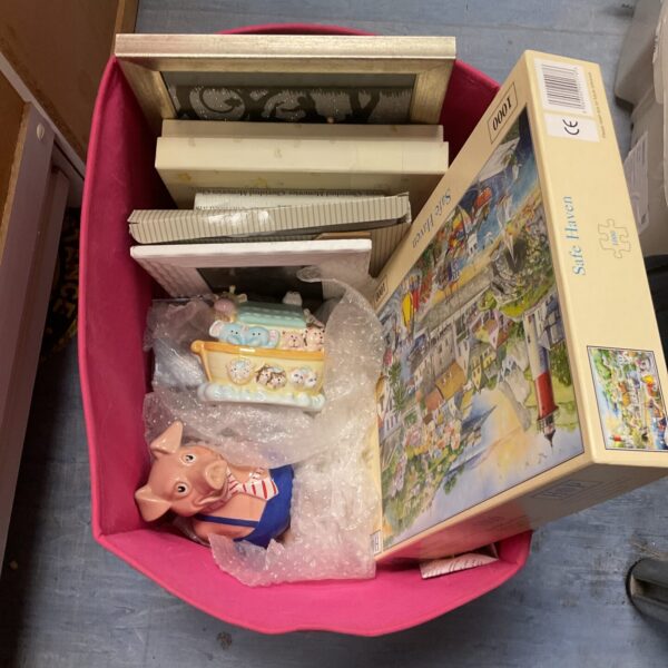 Box of mixed including puzzles & natwest piggy bank