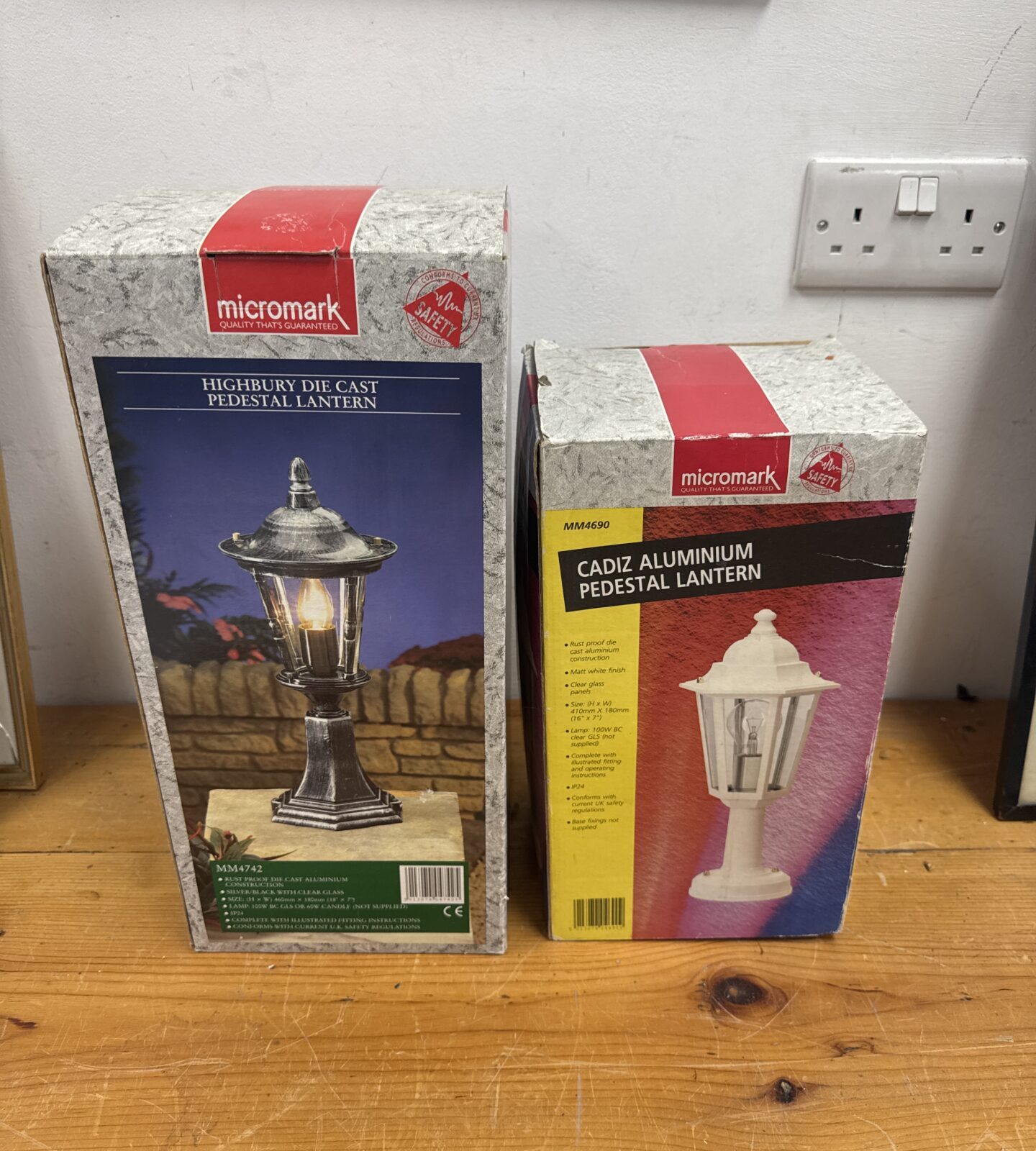 Micromark Outdoor Pedestal Lantern