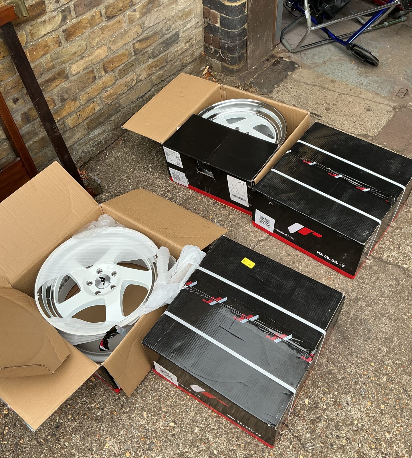 Boxed set of Japan Racing JR15 white alloy wheels.
