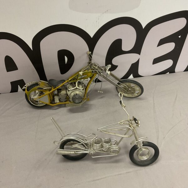 Detailed Joyride Dixie Chopper diecast motorcycle with wire art.