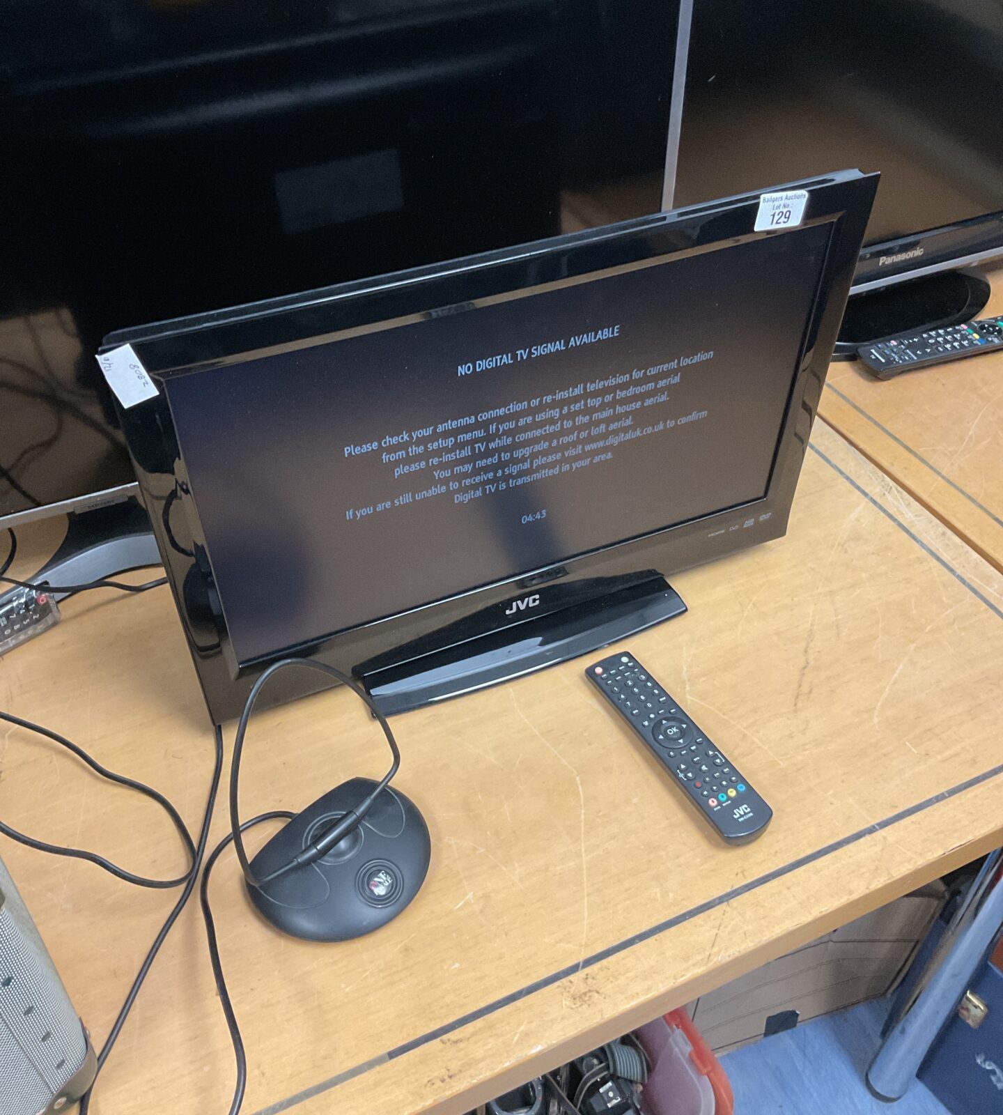 JVC LT-22DD3J 22 inch LCD TV with built-in DVD player