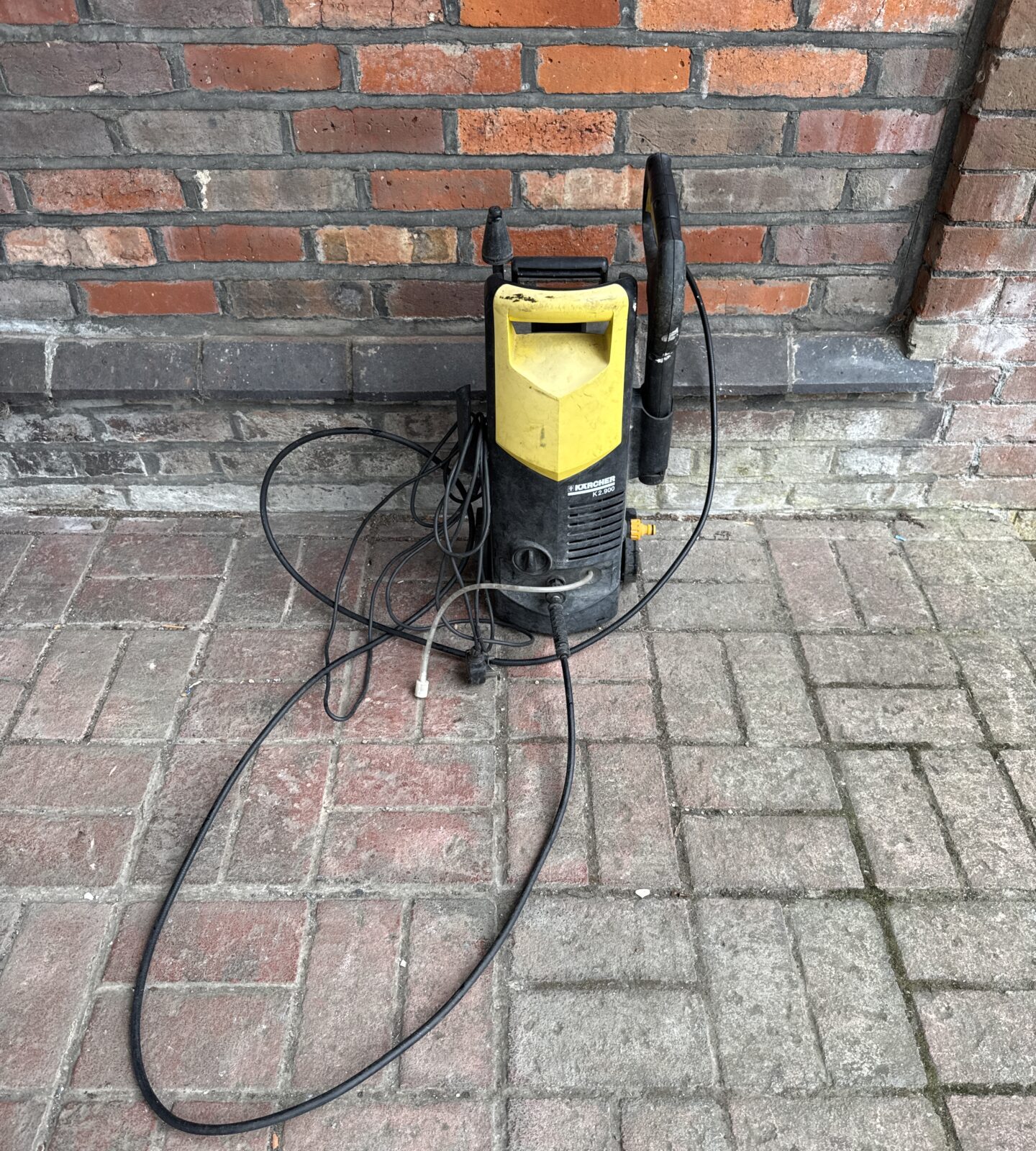 Karcher K2.900 pressure washer with gun and nozzle attachment.
