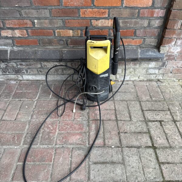 Karcher K2.900 pressure washer with gun and nozzle attachment.