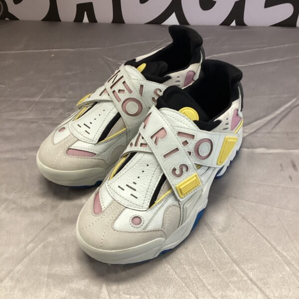 Stylish size 39 Kenzo Paris trainers with a unique design.