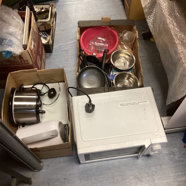 Mixed kitchenware lot featuring a Prolex microwave and dining set.