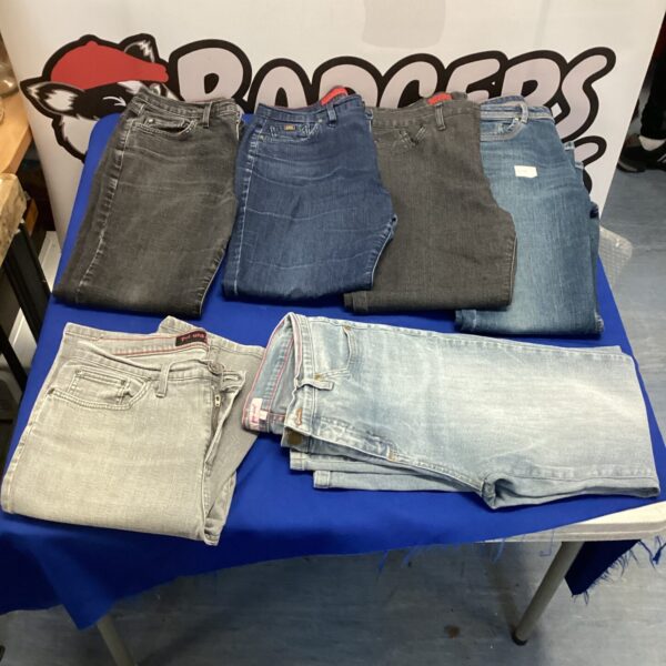 Lot of six ladies Peruna jeans in sizes 12 and 14.