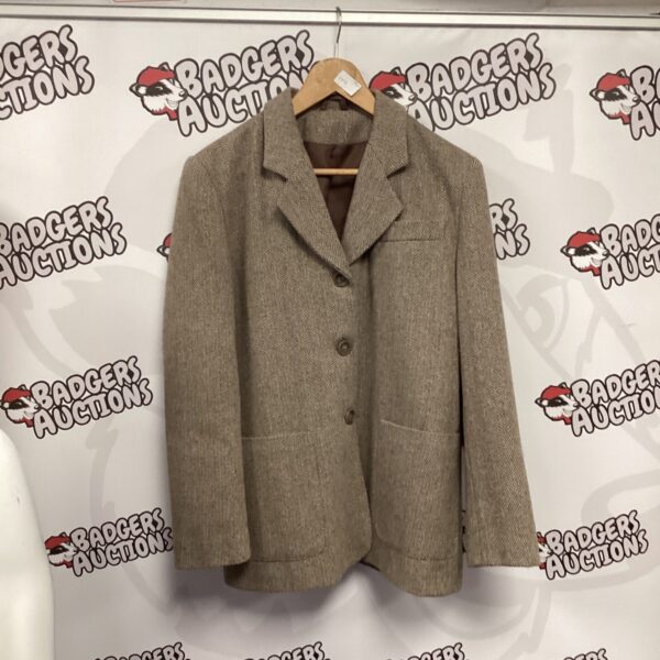 Ladies tweed jacket size 14, classic country style.