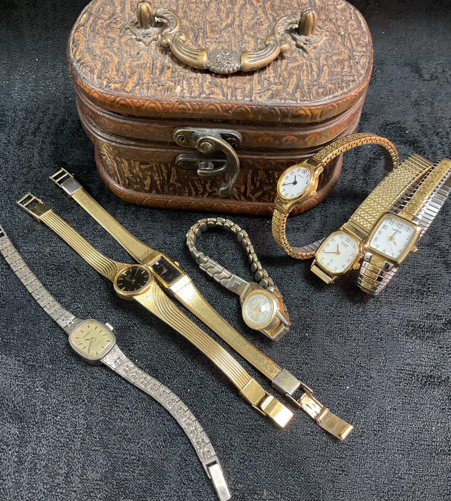 Vintage ladies wristwatch lot in decorative jewellery box.