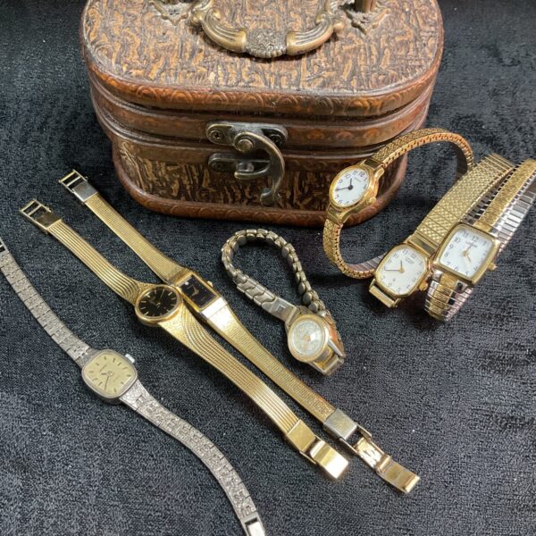 Vintage ladies wristwatch lot in decorative jewellery box.