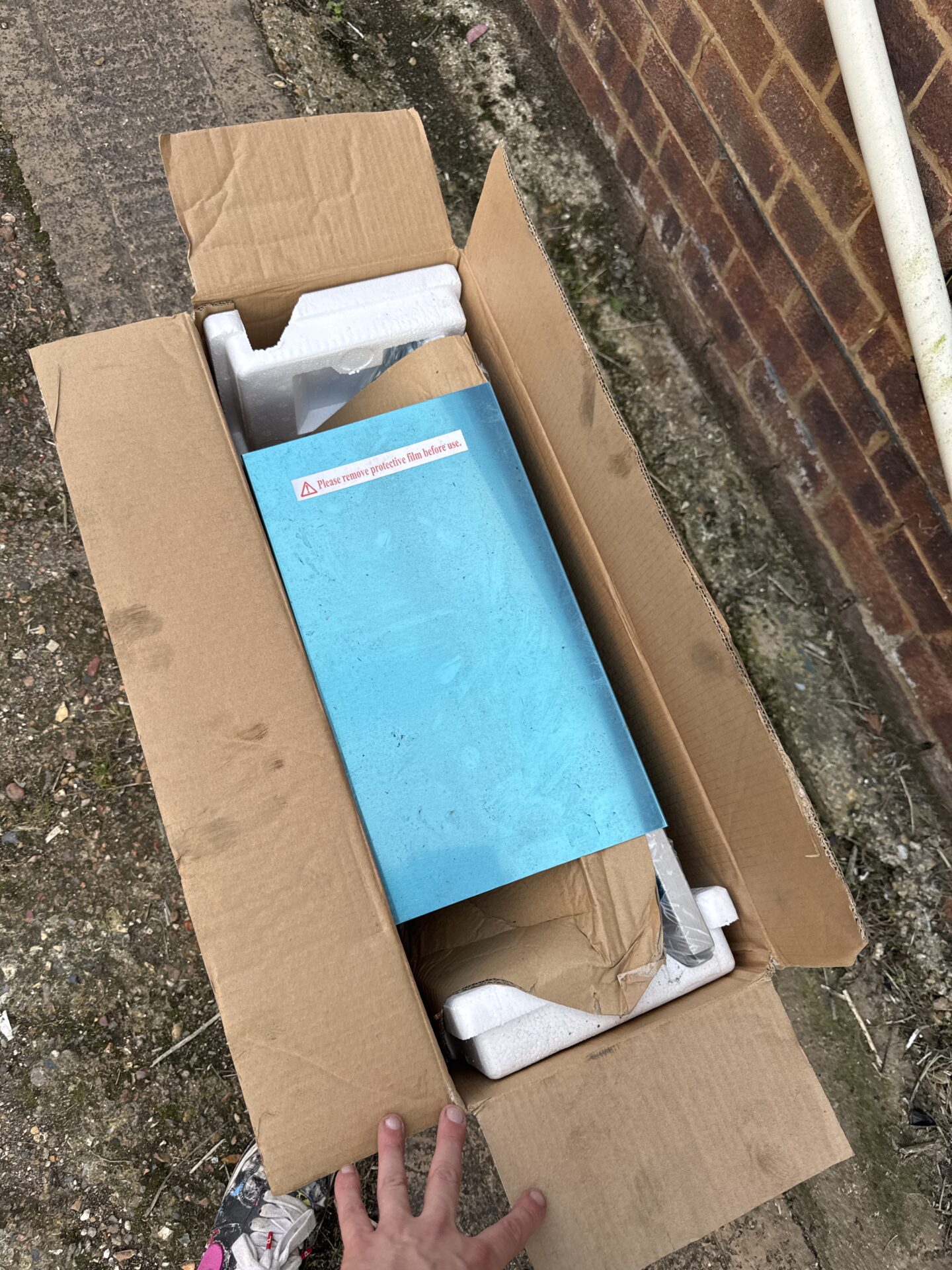 Side view of Lamona chimney extractor fan packaging.