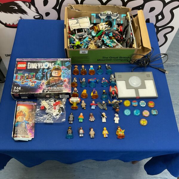 Overview of a large Lego Dimensions lot with sets and minifigures.