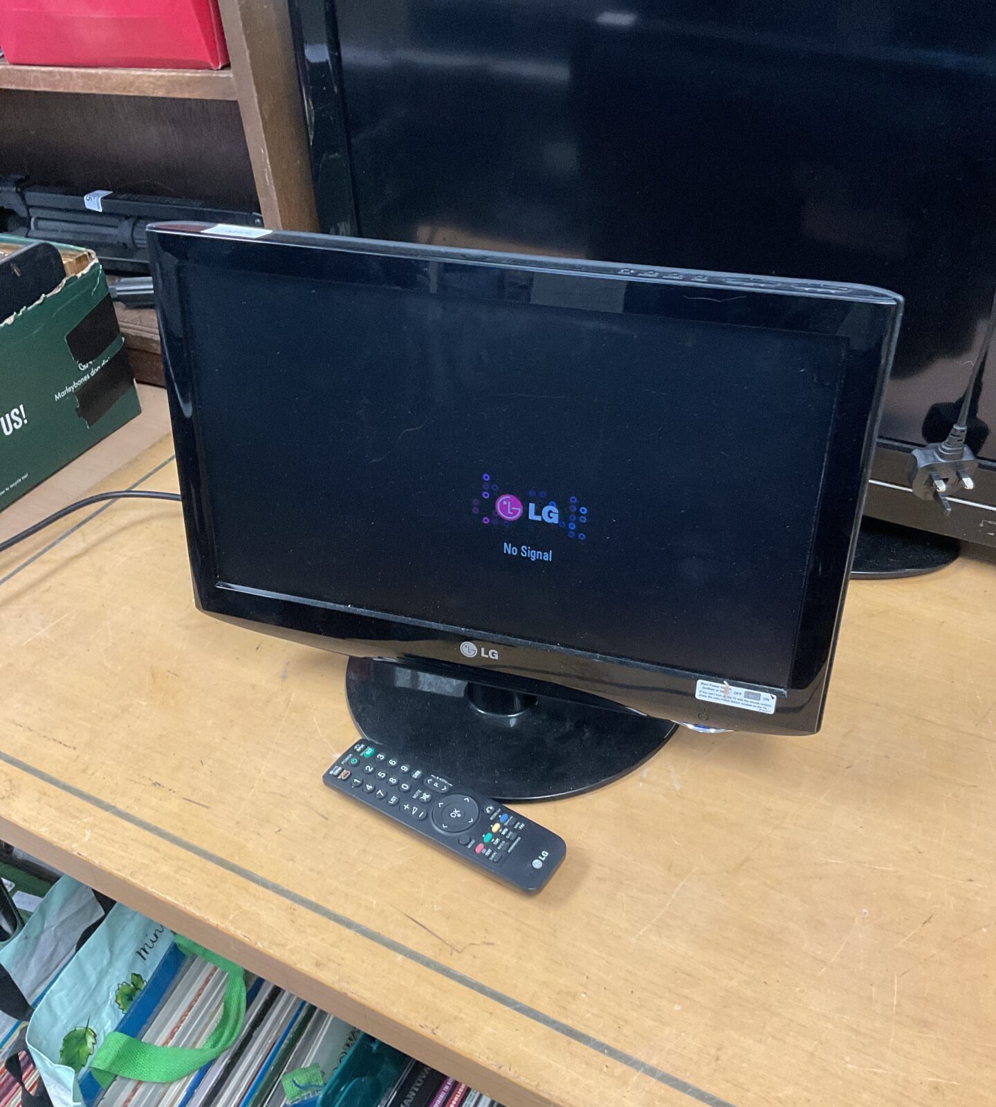LG 19" LCD TV model 19LH2000-ZA in used condition.