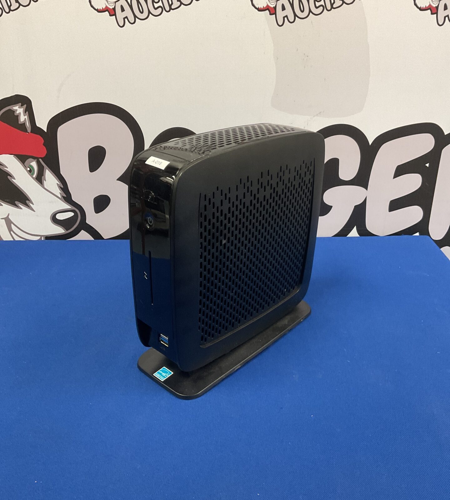 Close-up of a Ligel thin client computer.