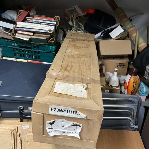 Lot of twenty FSW41HT fluorescent lighting tubes in packaging.