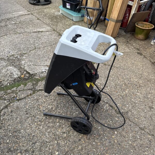 Mac Allister 2500w garden chipper for shredding garden waste.