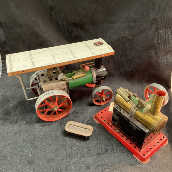 Vintage Mamod steam traction engine with red wheels.