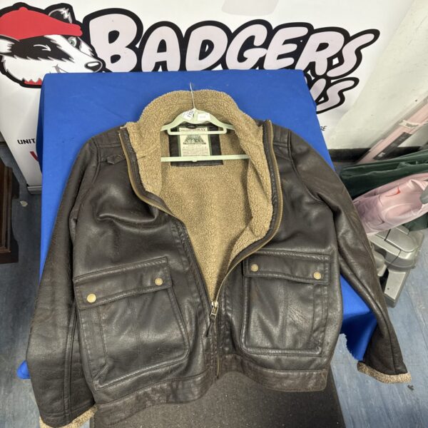 Men’s Mantaray sheepskin jacket size L, a classic leather winter coat.