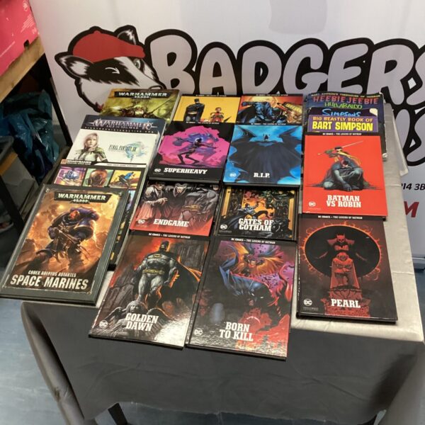 Mixed book lot featuring Warhammer 40000 and Batman comics.